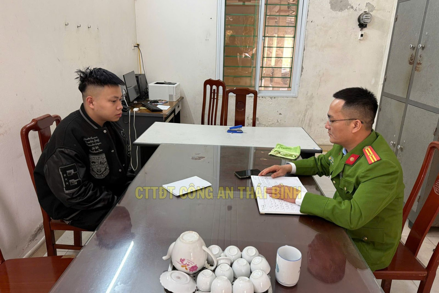 Lái ô tô tông chết người rồi về nhà che bạt giấu phương tiện