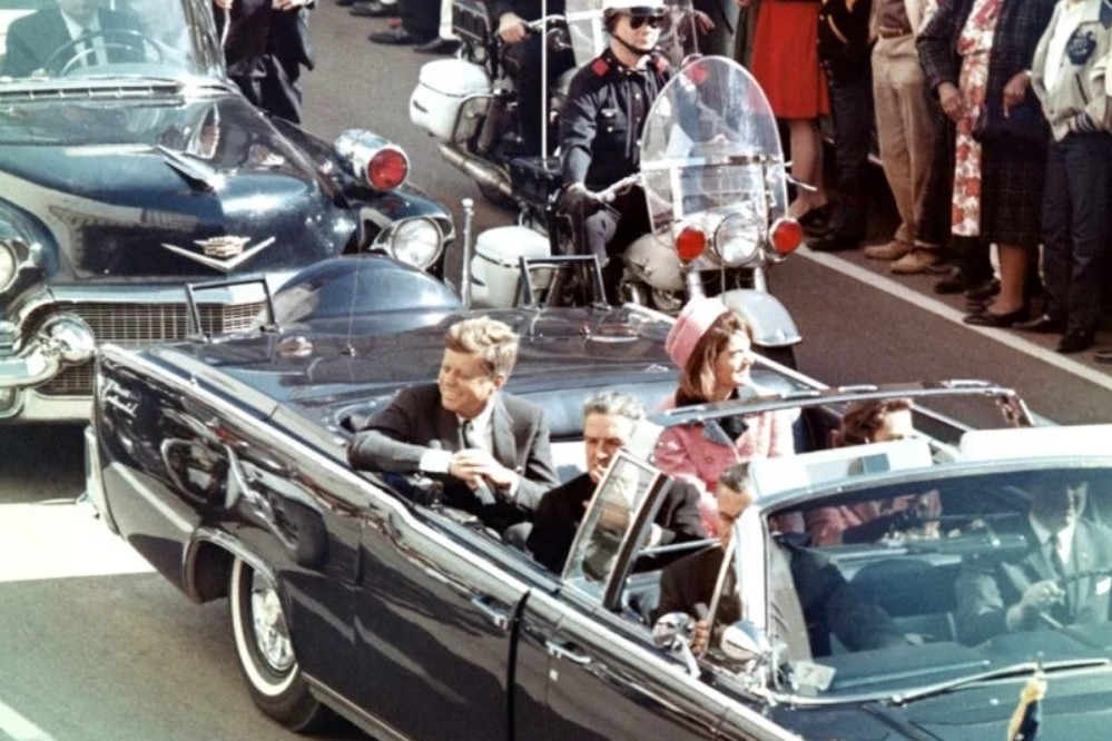 Ông Trump nghĩ tay súng Oswald ‘được giúp đỡ’ khi ám sát cố Tổng thống Kennedy