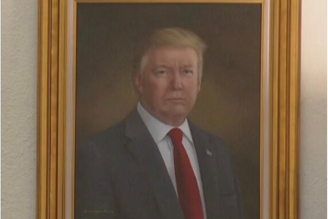 Ông Trump phẫn nộ vì bức chân dung quá xấu treo ở Colorado