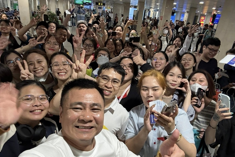 Tự Long tiết lộ chuyến bay đáng nhớ lúc 4h sáng, Quốc Thiên nén nỗi đau lớn để hát