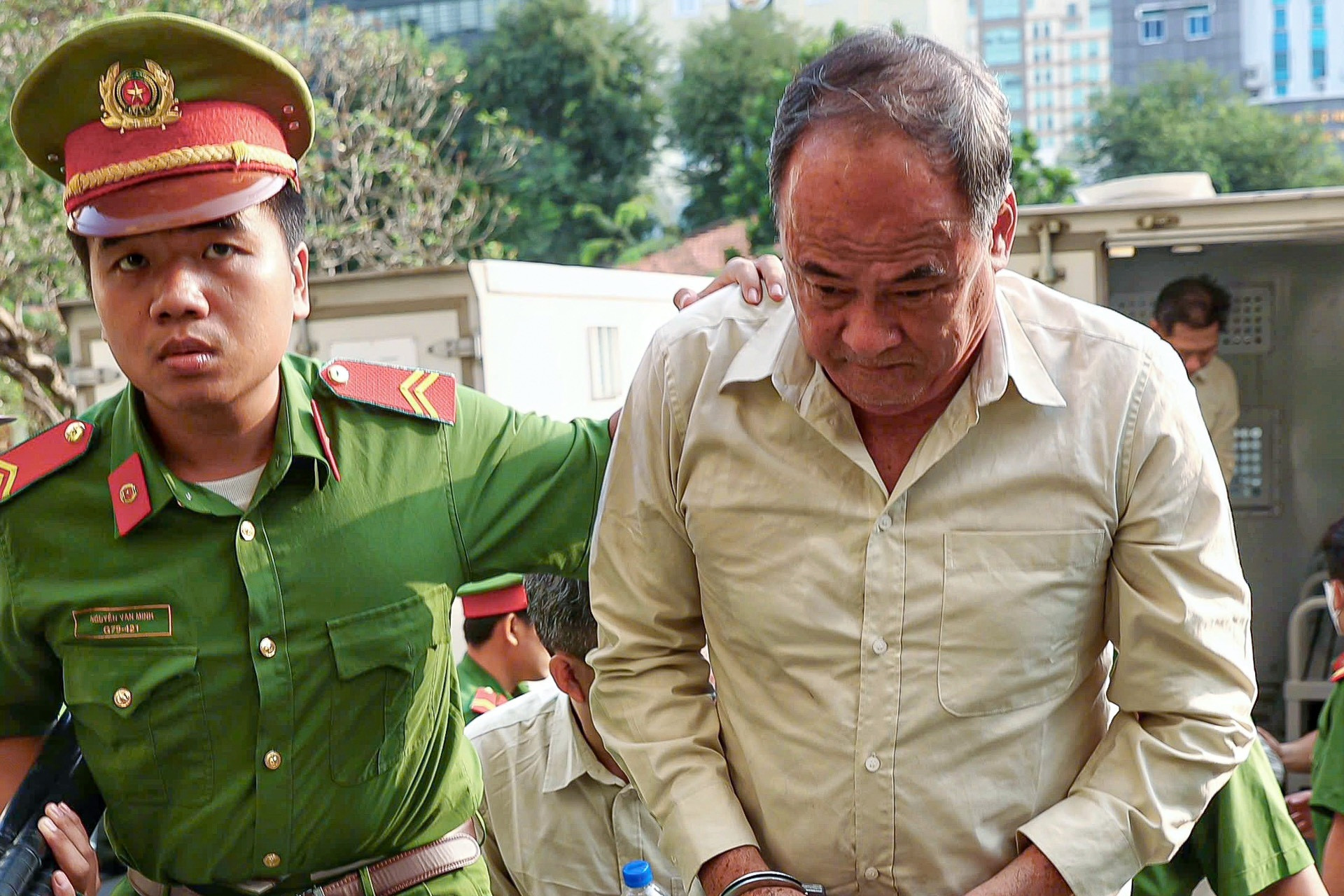 Vụ Chủ tịch An Giang bảo kê cho cát lậu: Vì sao nhiều cán bộ thoát lao lý?