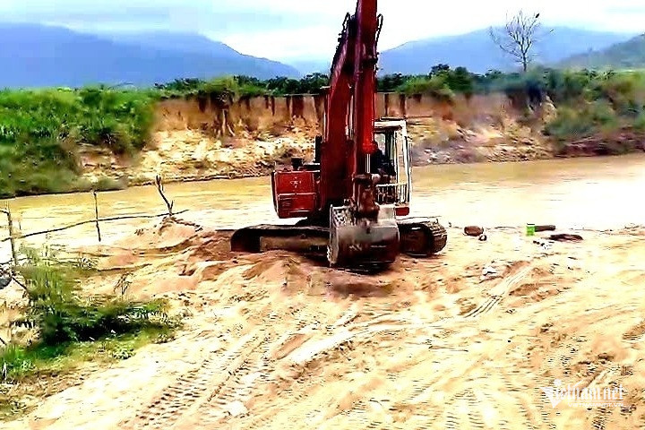 W-khai thac khoang san.jpeg