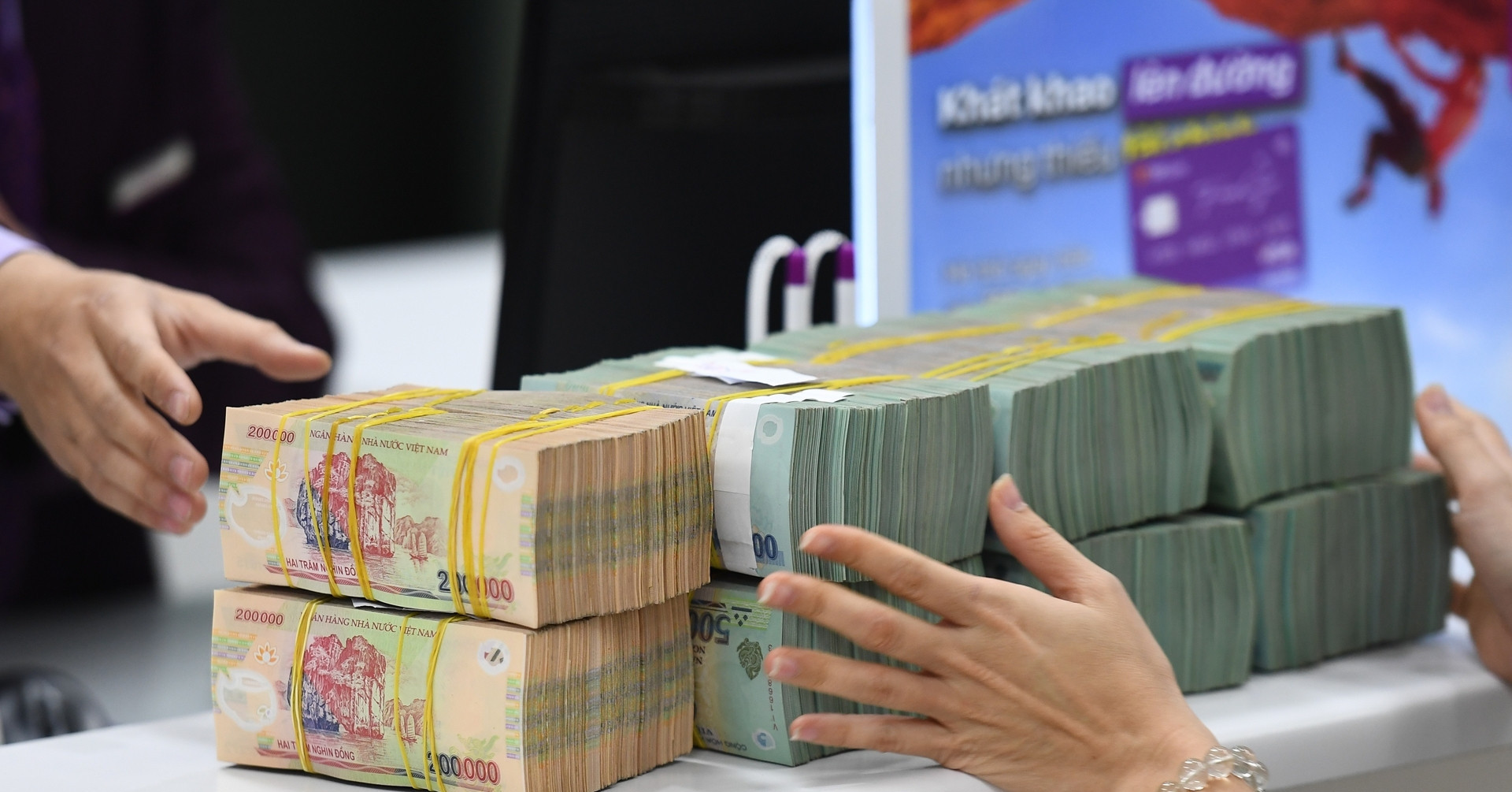 Lãi suất ngân hàng hôm nay 25/3/2025: Tròn 1 tháng nhà băng "ghìm" lãi suất