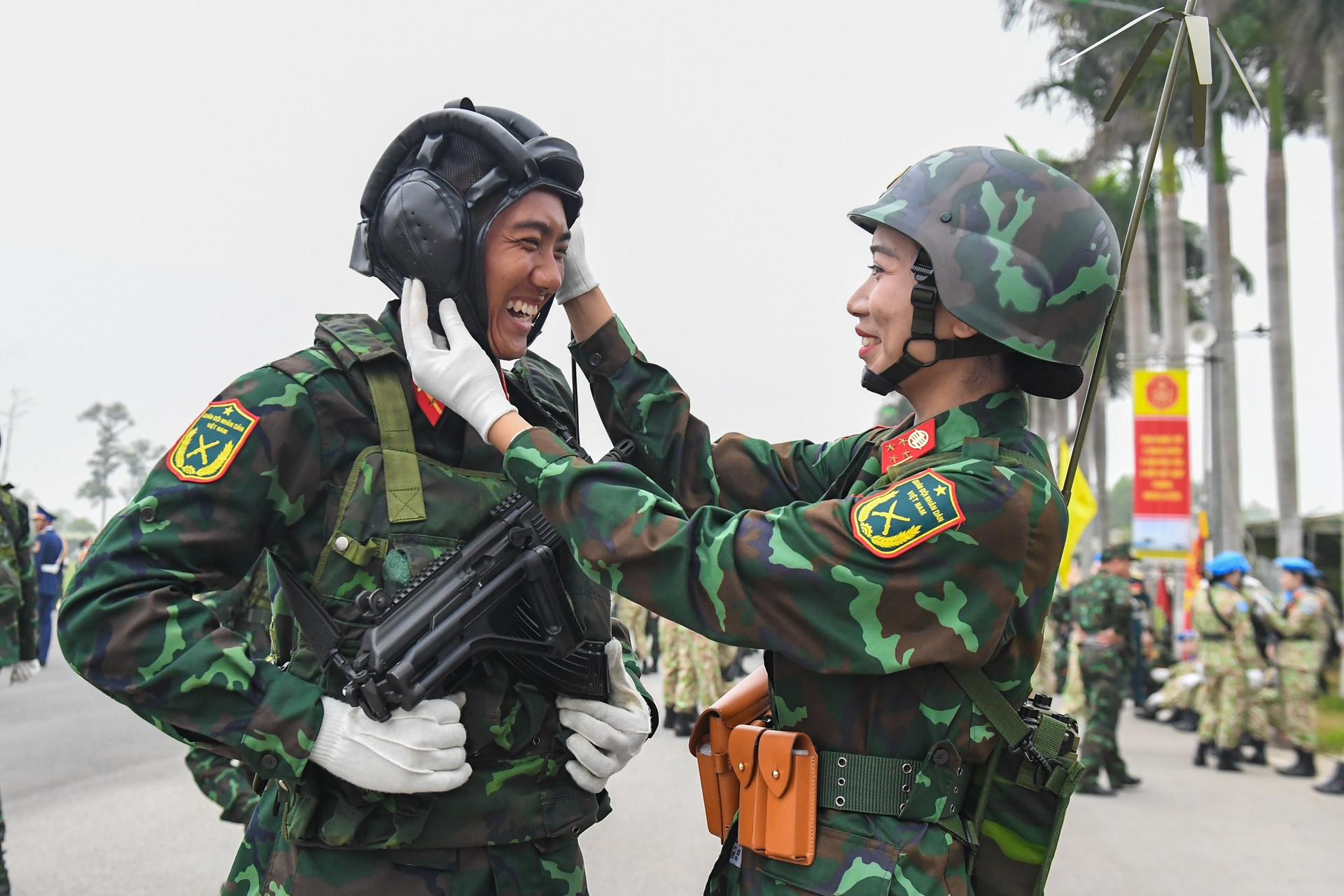 Từ lá đơn tình nguyện nhập ngũ của 2 chị em đến niềm vinh dự cùng diễu binh ngày 30/4