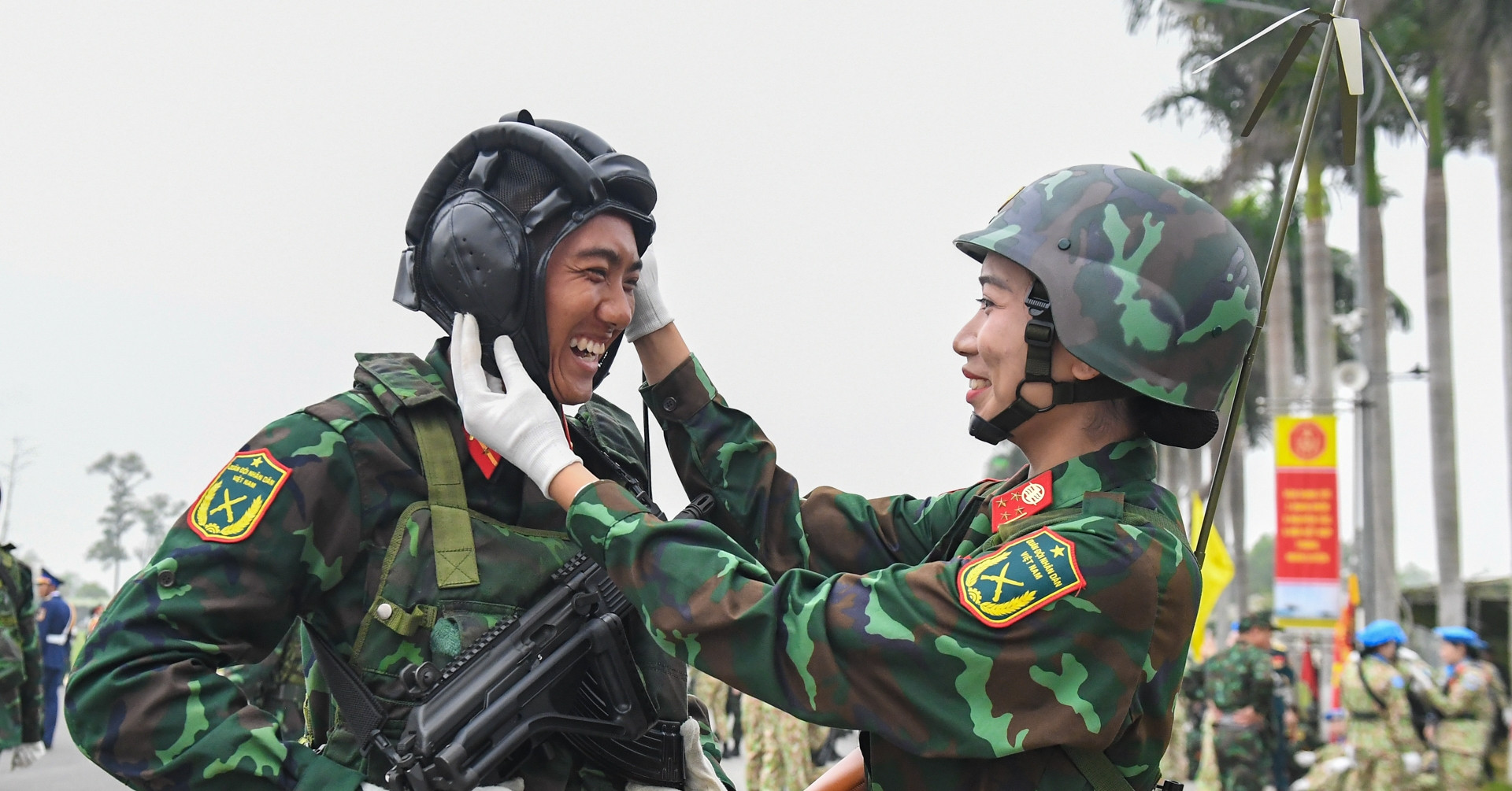 Từ lá đơn tình nguyện nhập ngũ của 2 chị em đến niềm vinh dự cùng diễu binh ngày 30/4