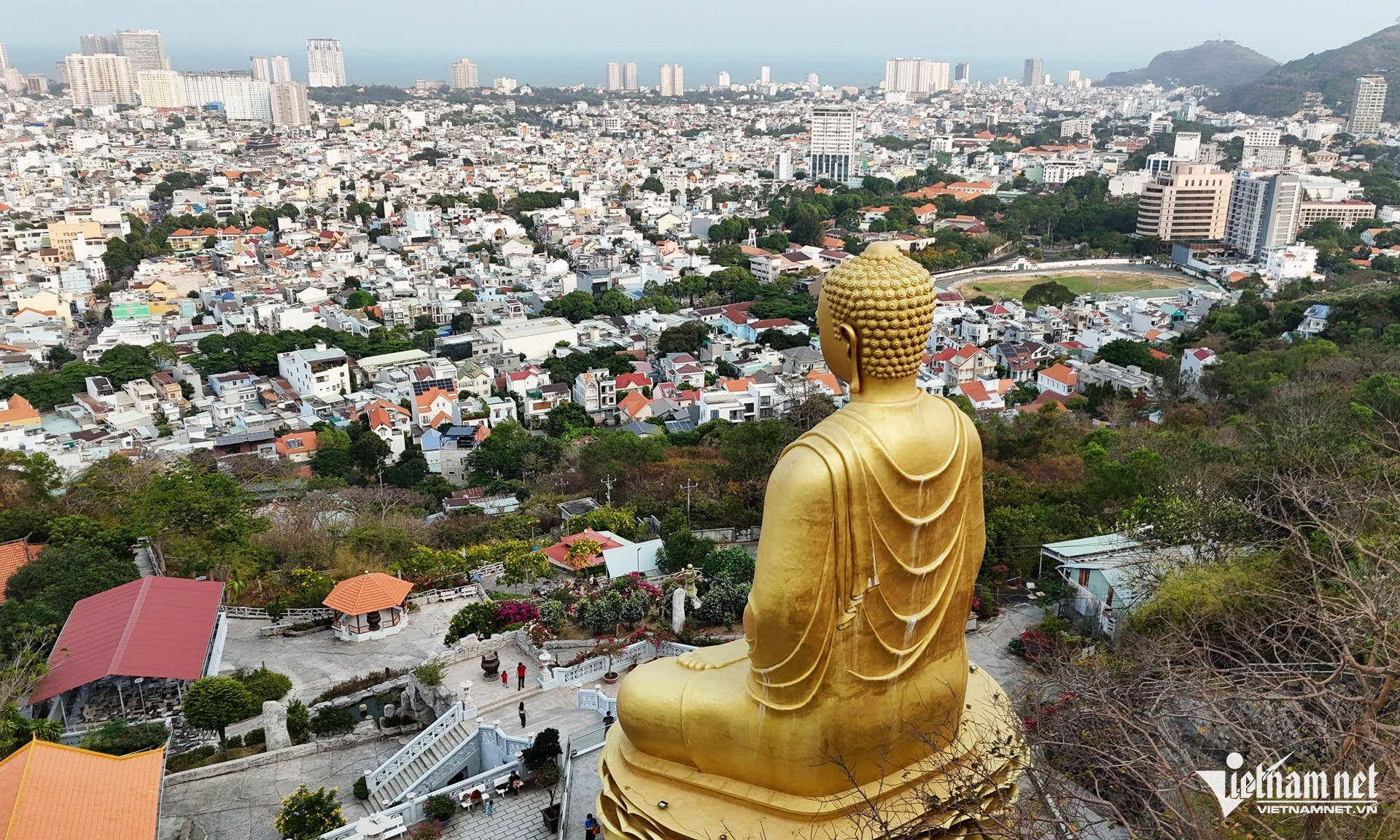 buc tuong phat dat vang khong lo ben trong thien vien chon khong vung tau 4jpg 44571.jpg