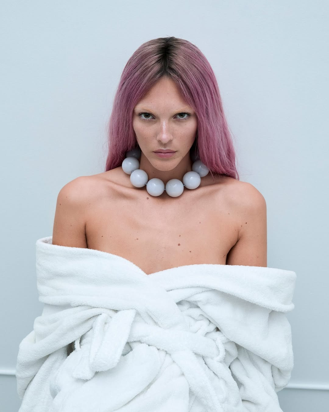 “Il y a quelque temps, j’étais en train de regarder des photos d’enfance et à chaque fois que je me déguisais, c’était en sorcière, en lapin ou en clown, jamais en princesse ! Et je n’ai jamais joué à la Barbie. Je passais .jpg