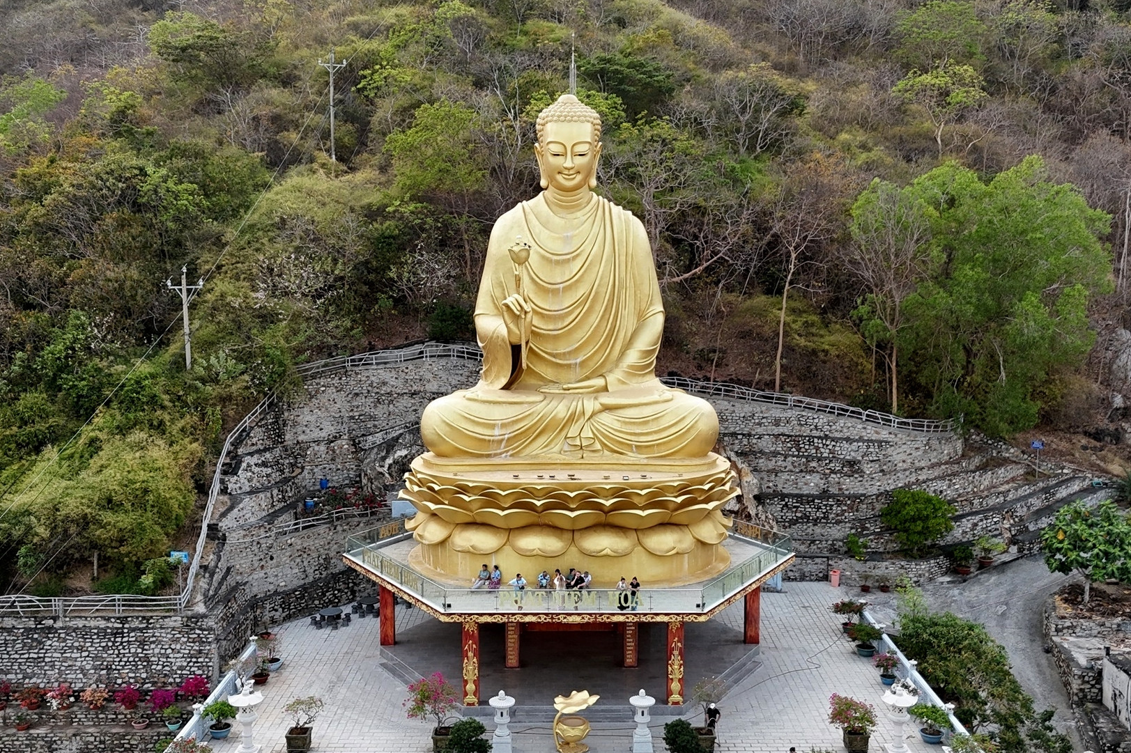 Ngắm tượng Phật dát vàng khổng lồ trong thiền viện nổi tiếng Vũng Tàu