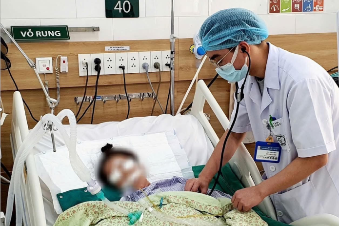 Người phụ nữ hôn mê sâu khi nghe &amp;apos;thầy lang&amp;apos; bảo nhịn ăn, uống nước kiềm