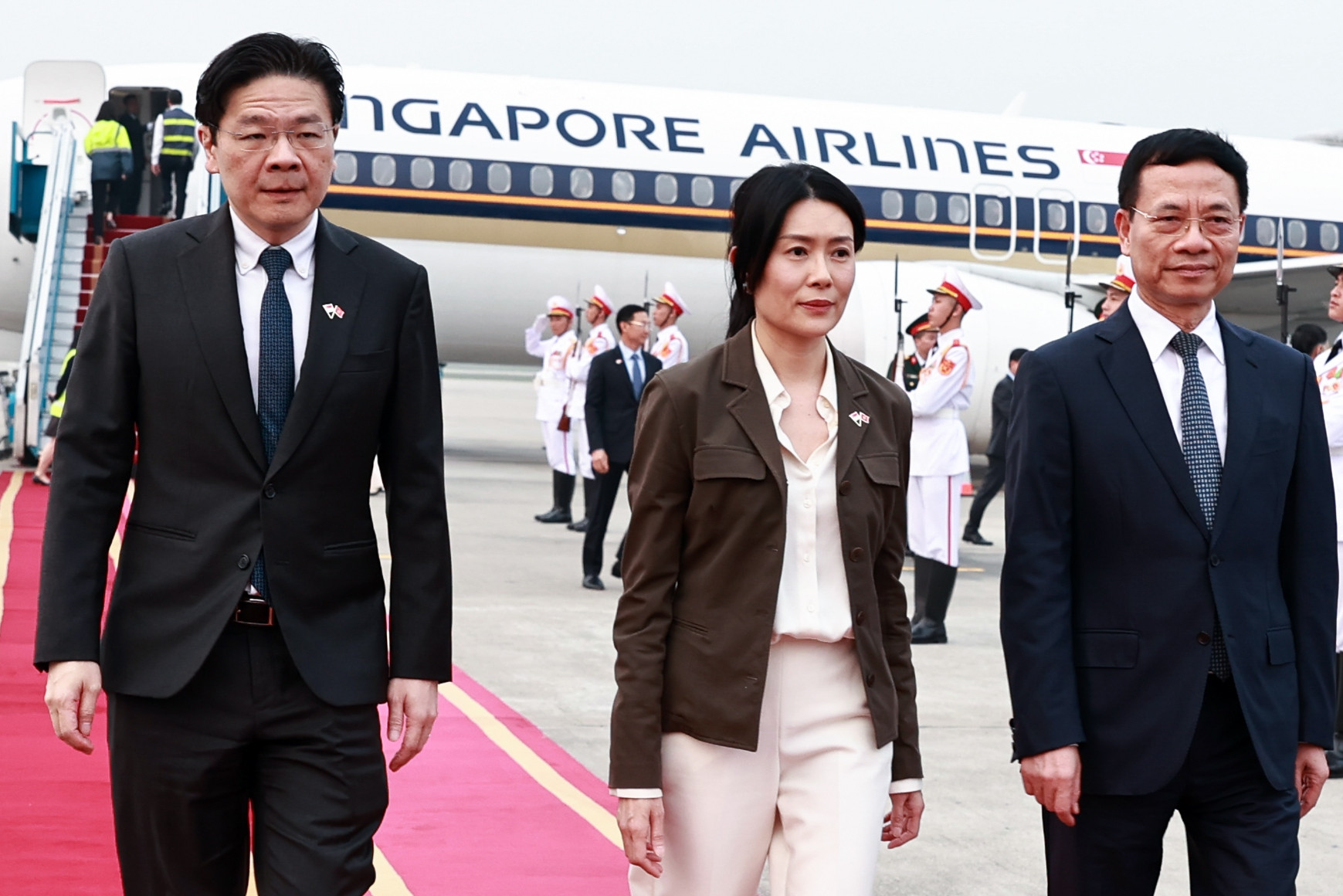 Thủ tướng Singapore và Phu nhân đến Hà Nội, bắt đầu chuyến thăm Việt Nam