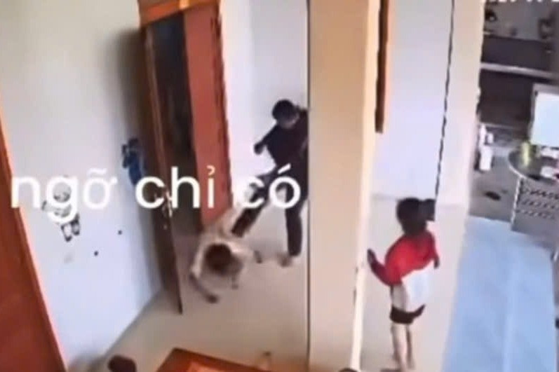 Vụ chồng dùng chổi inox đánh tới tấp vợ con: Người vợ ra quyết định bất ngờ