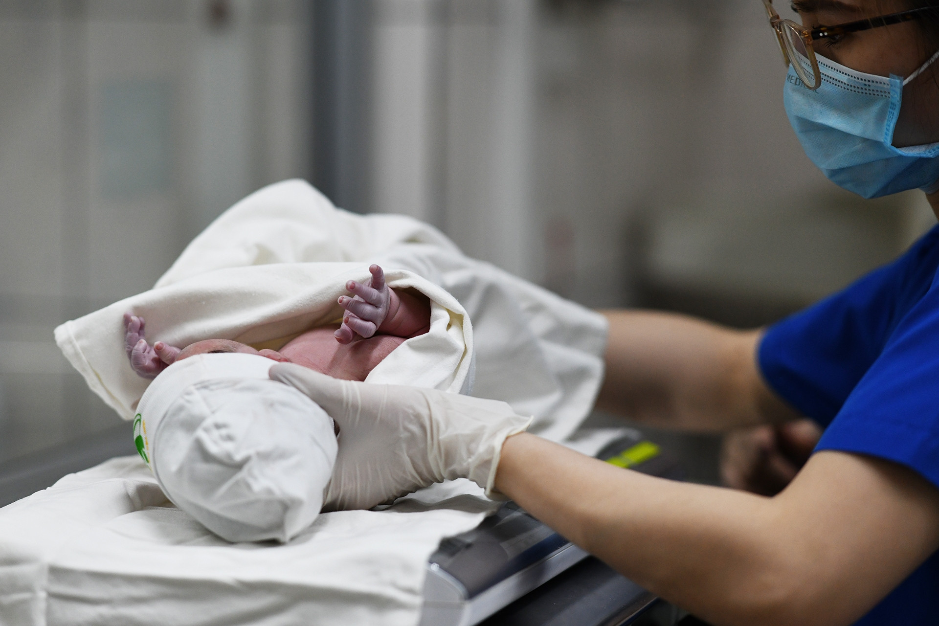 Từ 20/3 không kỷ luật đảng viên sinh con thứ 3