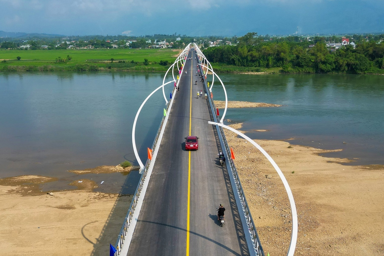 Chiêm ngưỡng 2 cây cầu hơn 900 tỷ đồng bắc qua 2 sông lớn nhất Quảng Nam