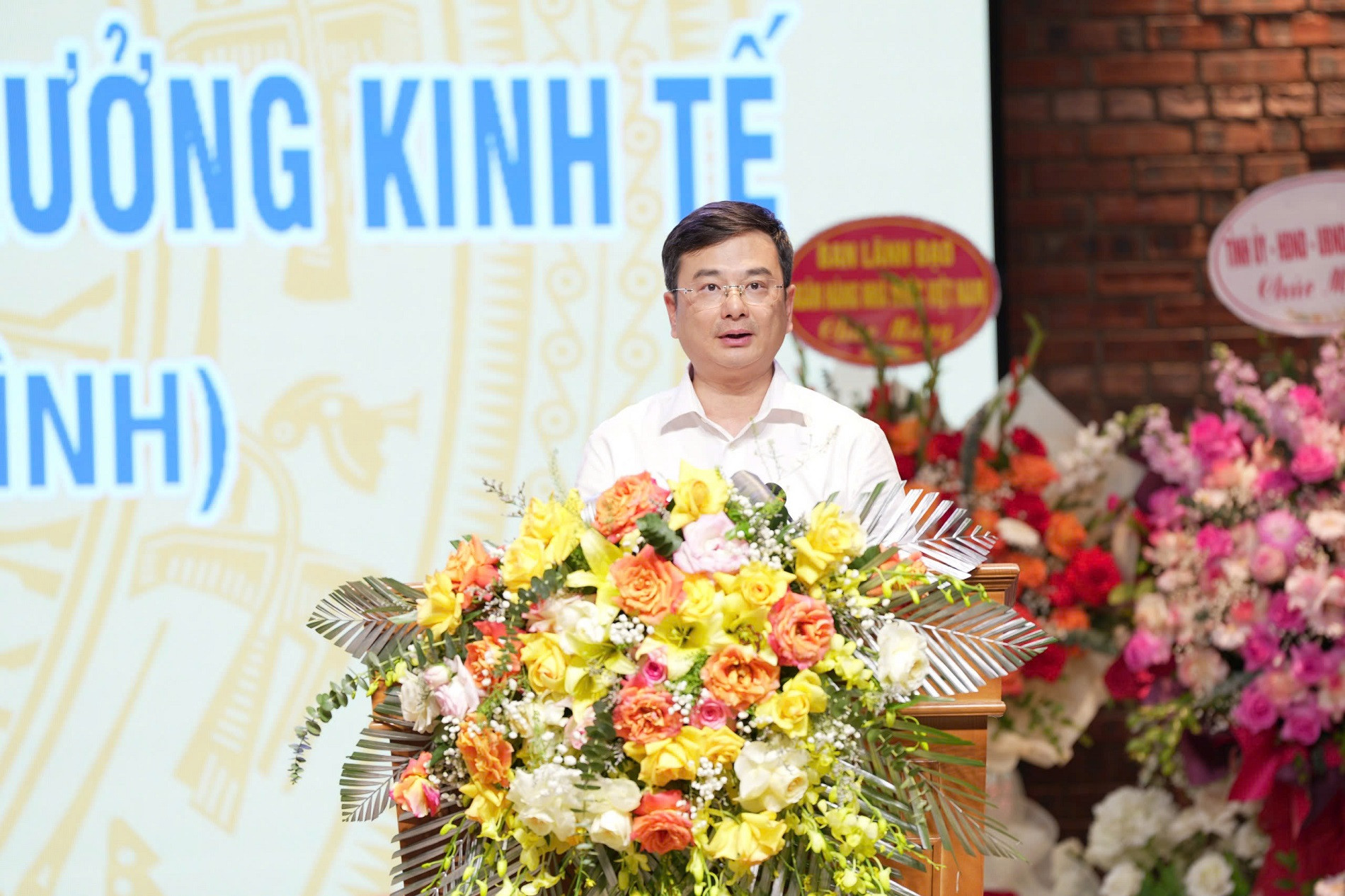 รองผู้ว่าราชการจังหวัด.jpg