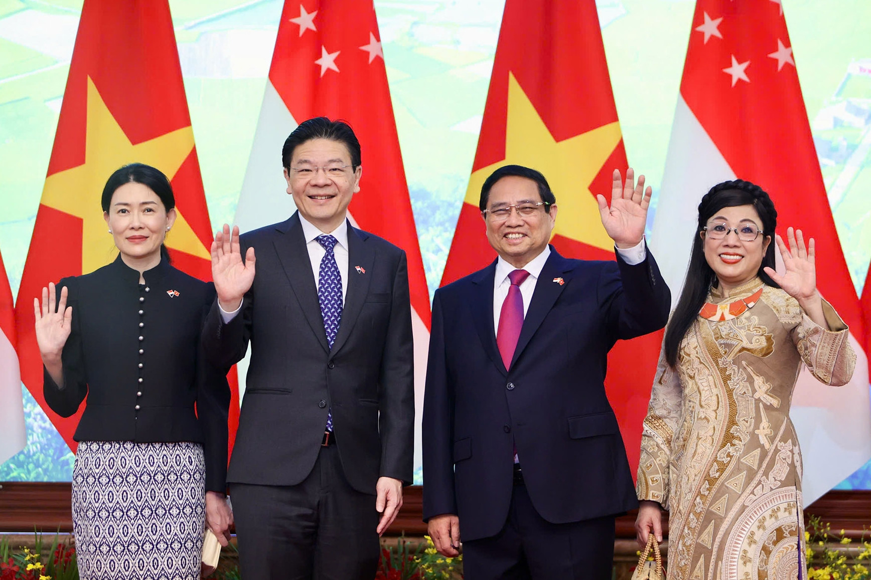 Thủ tướng Phạm Minh Chính chủ trì lễ đón Thủ tướng Singapore và Phu nhân