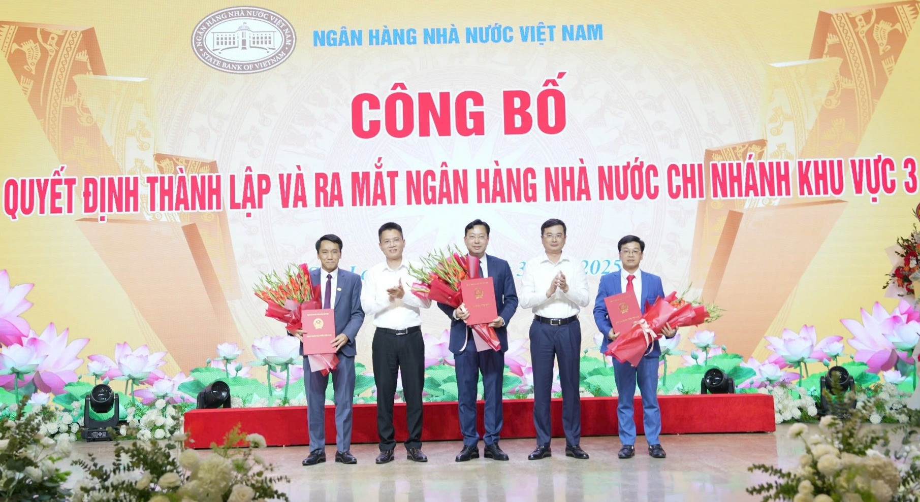 Trao quyết định KV3.jpg