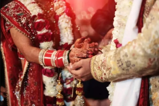 Vợ sinh em bé sau đám cưới vài ngày, chồng nhất quyết không nhận con