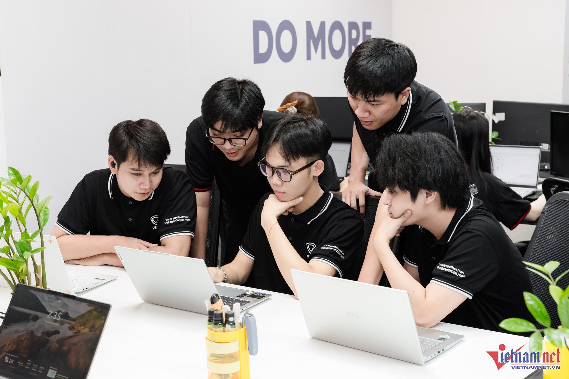 Cùng với kỹ sư AI, kỹ sư dữ liệu và chuyên gia điện toán đám mây, chuyên gia bảo mật cũng là vị trí đang "khát" nhân lực. Ảnh minh họa: T.U