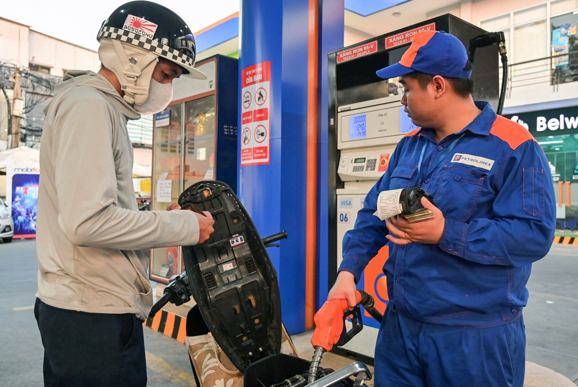 xang dau 1040 757 1948 3937.jpg