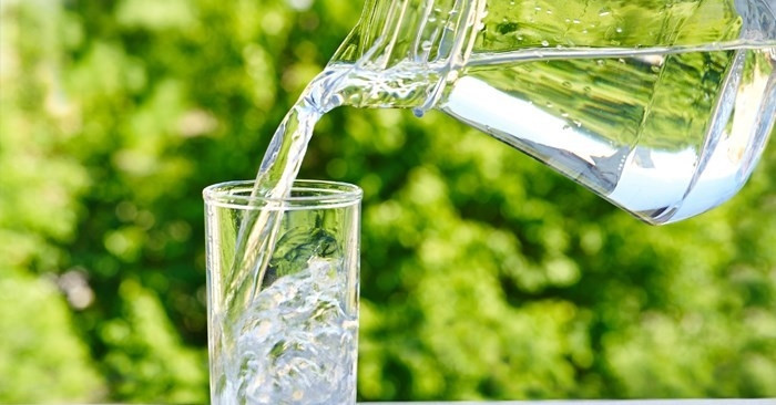 Bác sĩ gợi ý 4 cách uống nước chuẩn y khoa