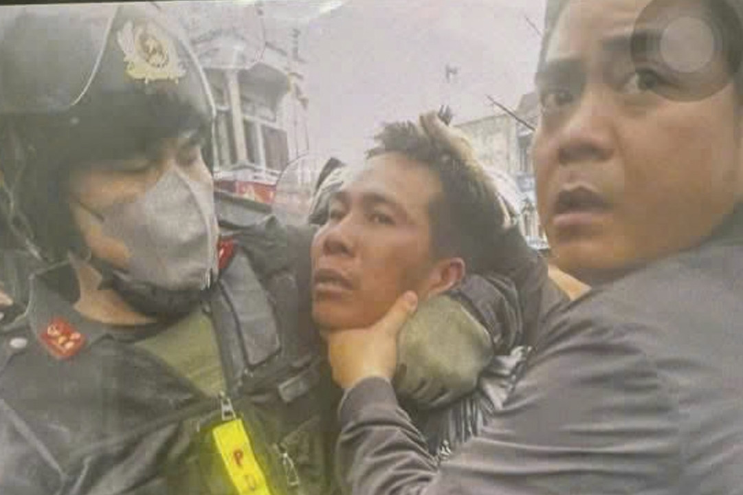 Bắt giữ đối tượng dùng dao uy hiếp, lôi bé gái lên mái nhà ở Bắc Ninh