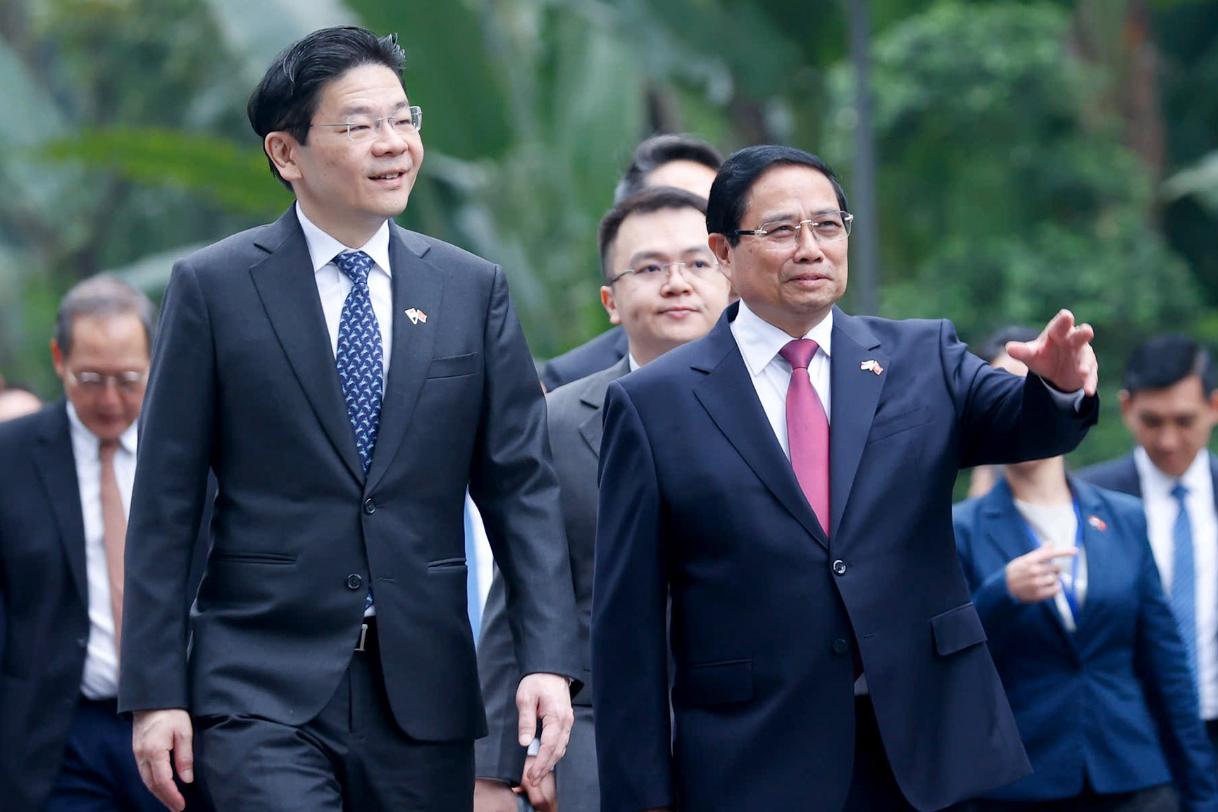 Thủ tướng Singapore đăng video thăm Việt Nam trên nền nhạc Bắc Bling, See tình