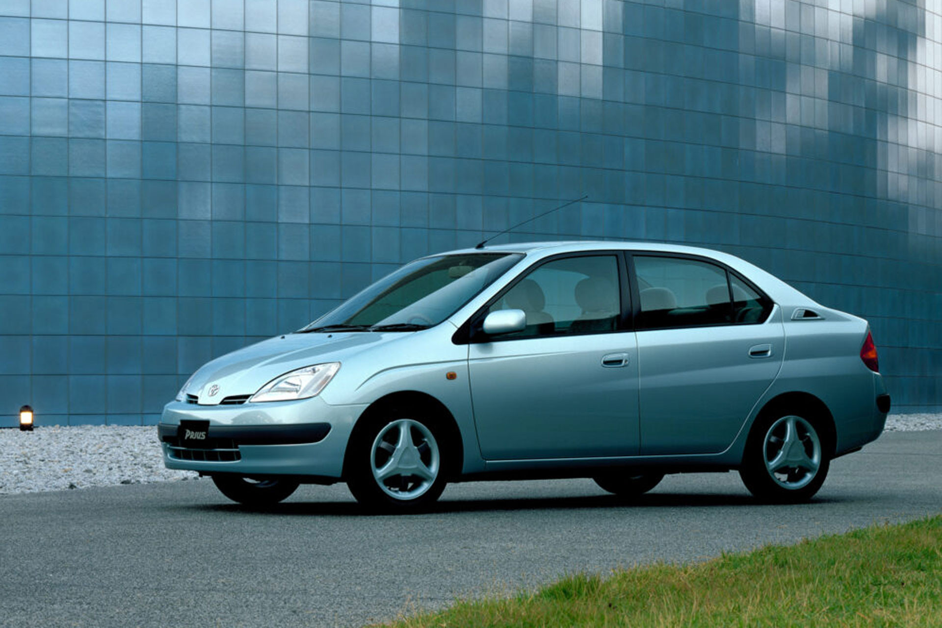 Toyota Prius 1997.jpg