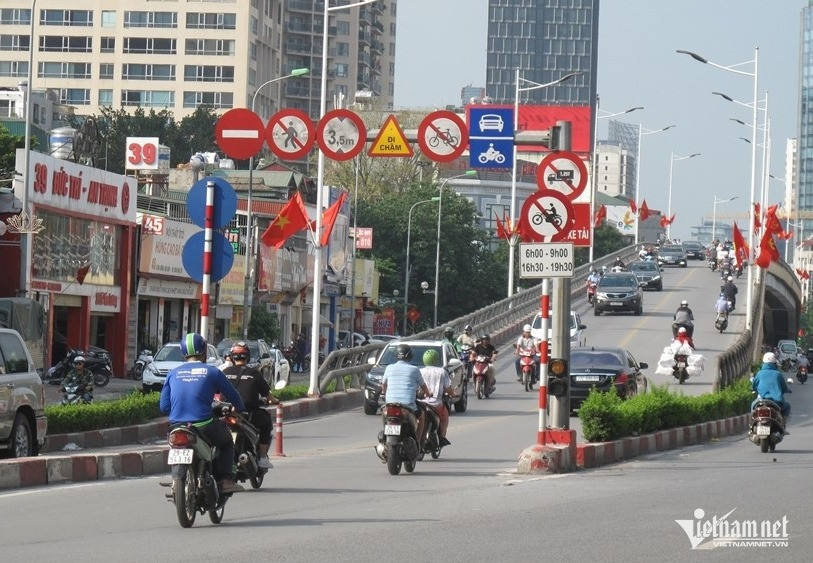 W-bien bao giao thong.jpeg