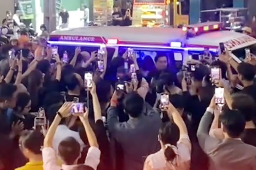 Xe cứu thương chở diễn viên gây ầm ĩ là 'xe chạy chui'