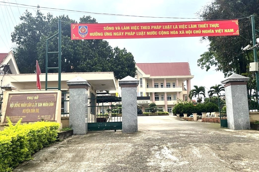 27 viên chức trường học có nguy cơ 'ra đường' có thể sắp nhận quyết định mới