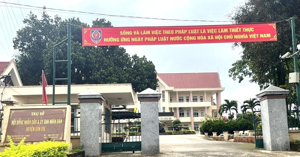 27 viên chức trường học có nguy cơ 'ra đường' có thể sắp nhận quyết định mới