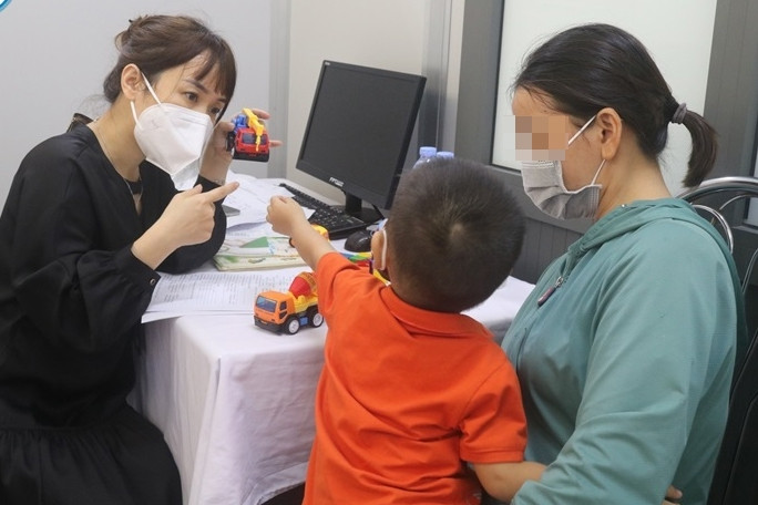 3 sai lầm khiến nhiều cha mẹ cãi nhau trước mặt bác sĩ