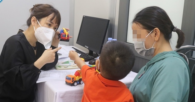 3 sai lầm khiến nhiều cha mẹ cãi nhau trước mặt bác sĩ