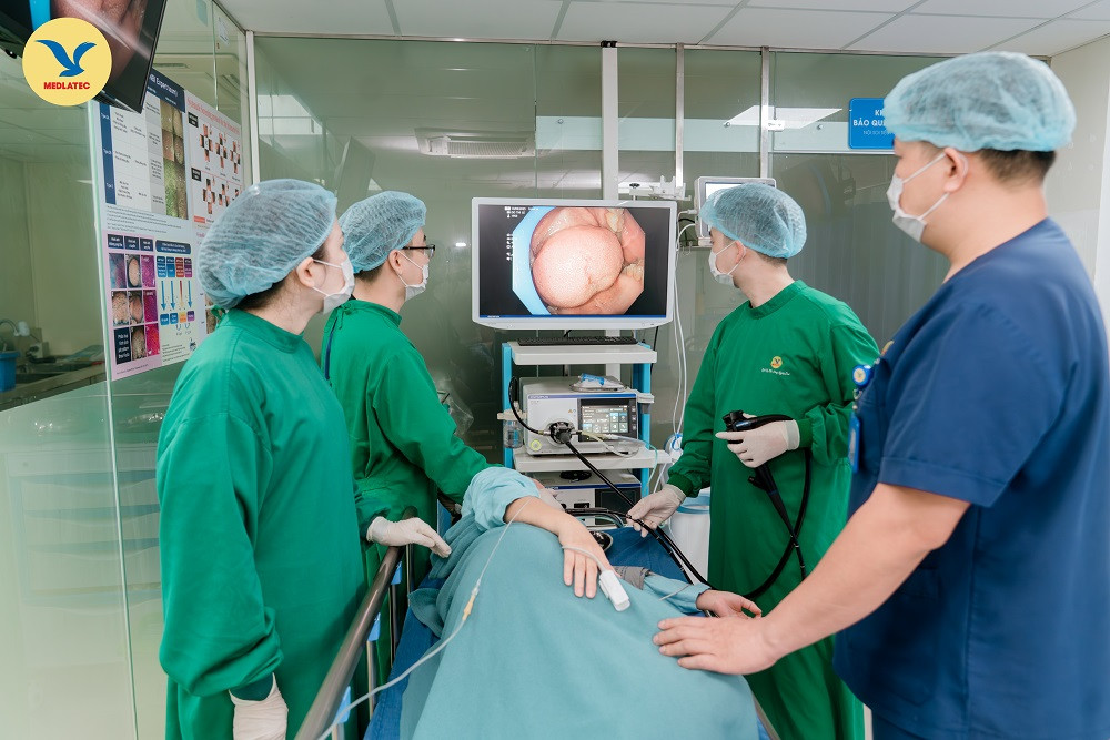 4 medlatec nghe si chieu xuan.jpg