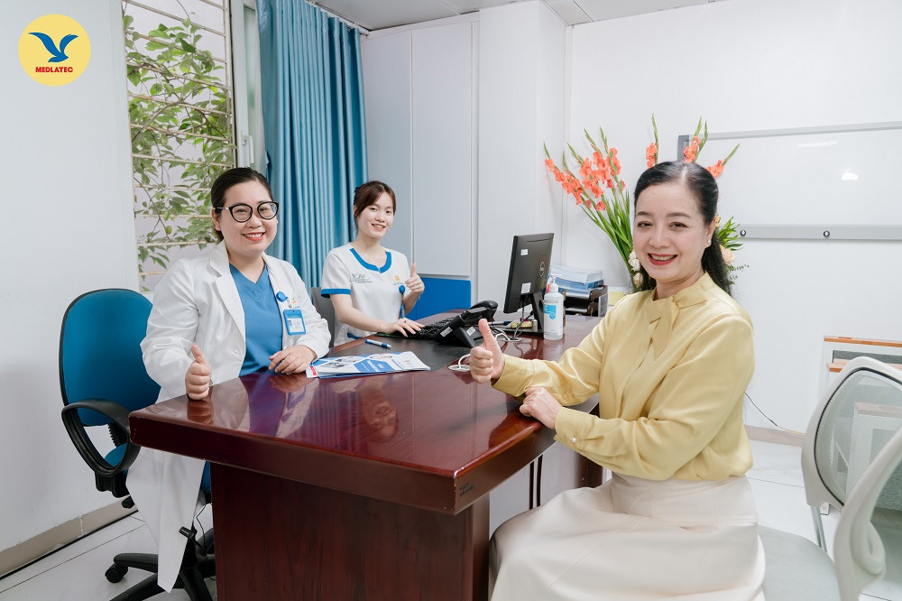 5 medlatec nghe si chieu xuan.jpg