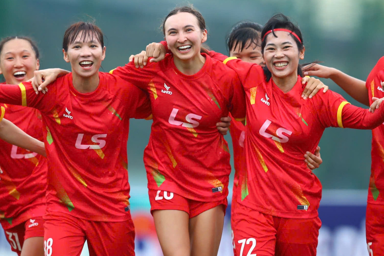 Cúp Quốc gia nữ 2025: Quả bóng vàng Việt Nam lập cú đúp