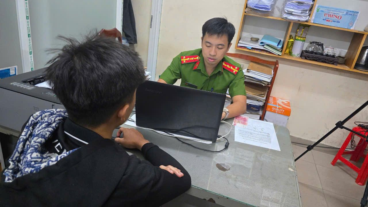 danh nam sinh.jpg