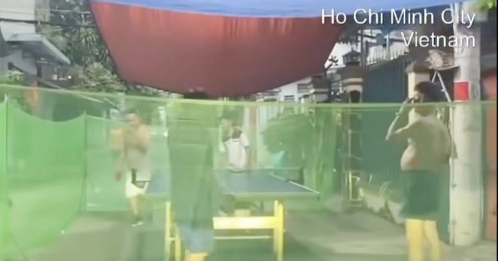 Lạ lùng nhóm người chặn con hẻm quây lưới đánh bóng bàn ở TPHCM