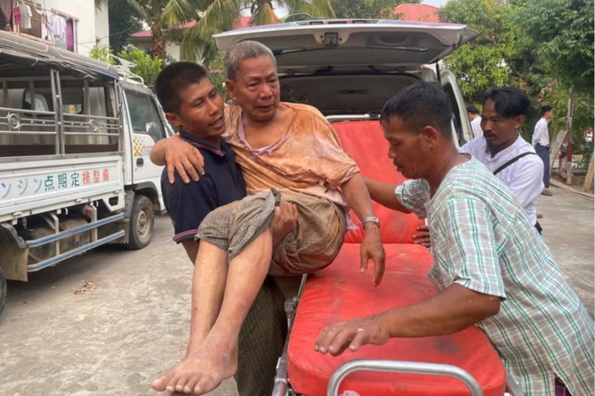 Nạn nhân động đất xếp hàng dài chờ cấp cứu ở bệnh viện thủ đô Myanmar