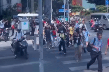 Nghi động đất, người dân TPHCM nháo nhào chạy khỏi nhà cao tầng, chung cư