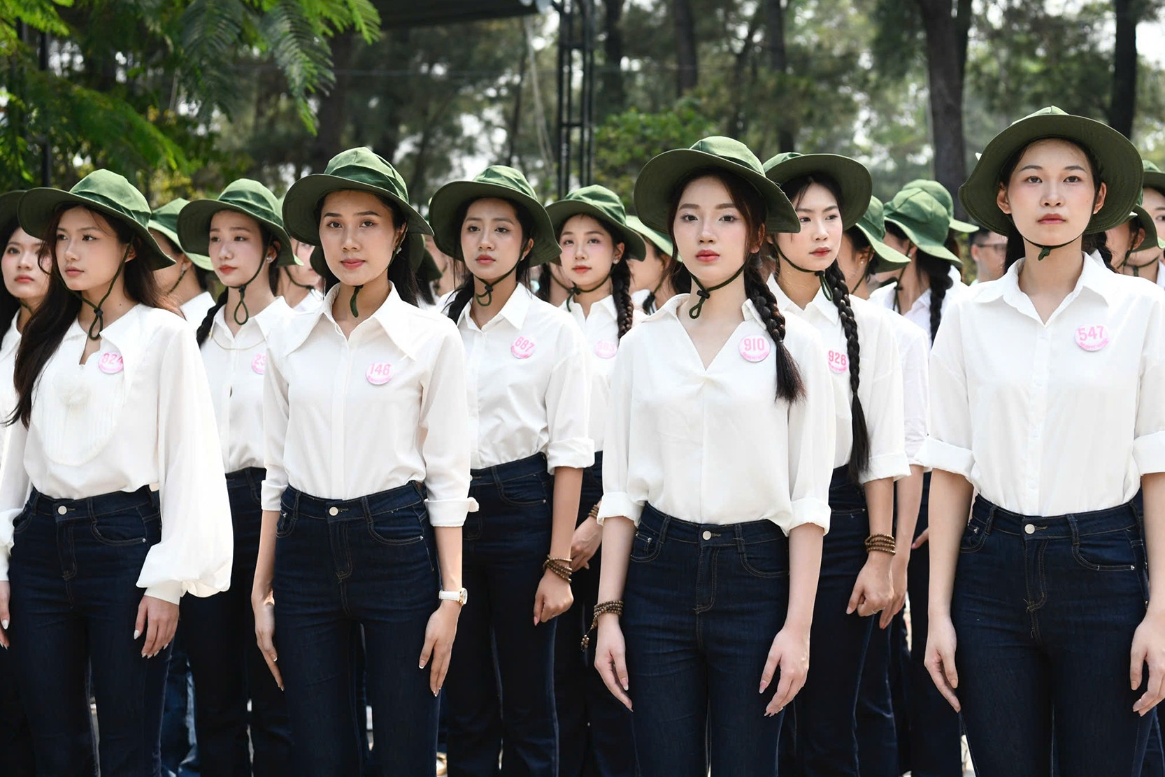 Thí sinh Hoa hậu Việt Nam có hoạt động ý nghĩa tại Quảng Trị