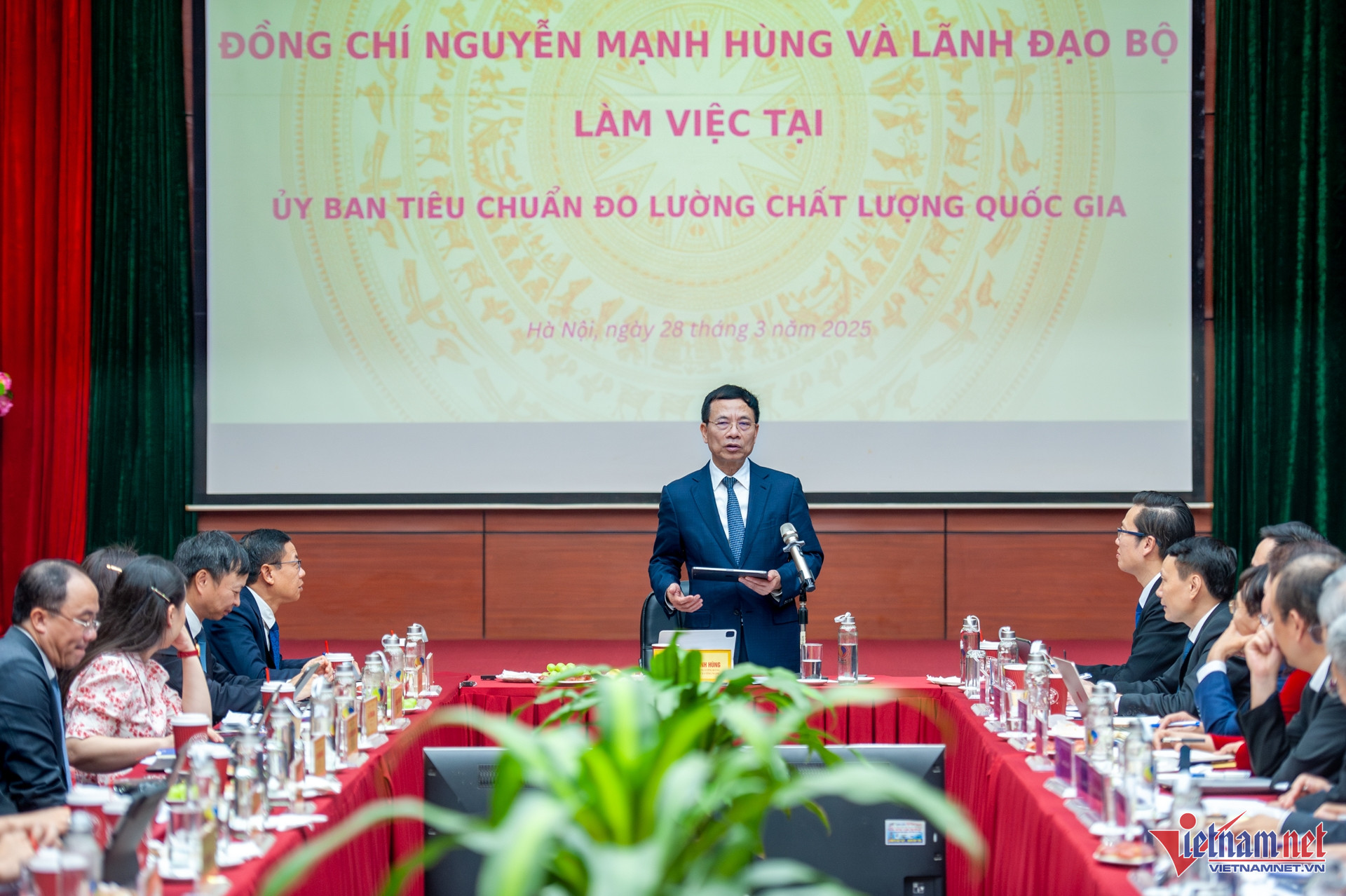 W-BoTruong_KHCN_Nguyen_ManhHung 3.jpg