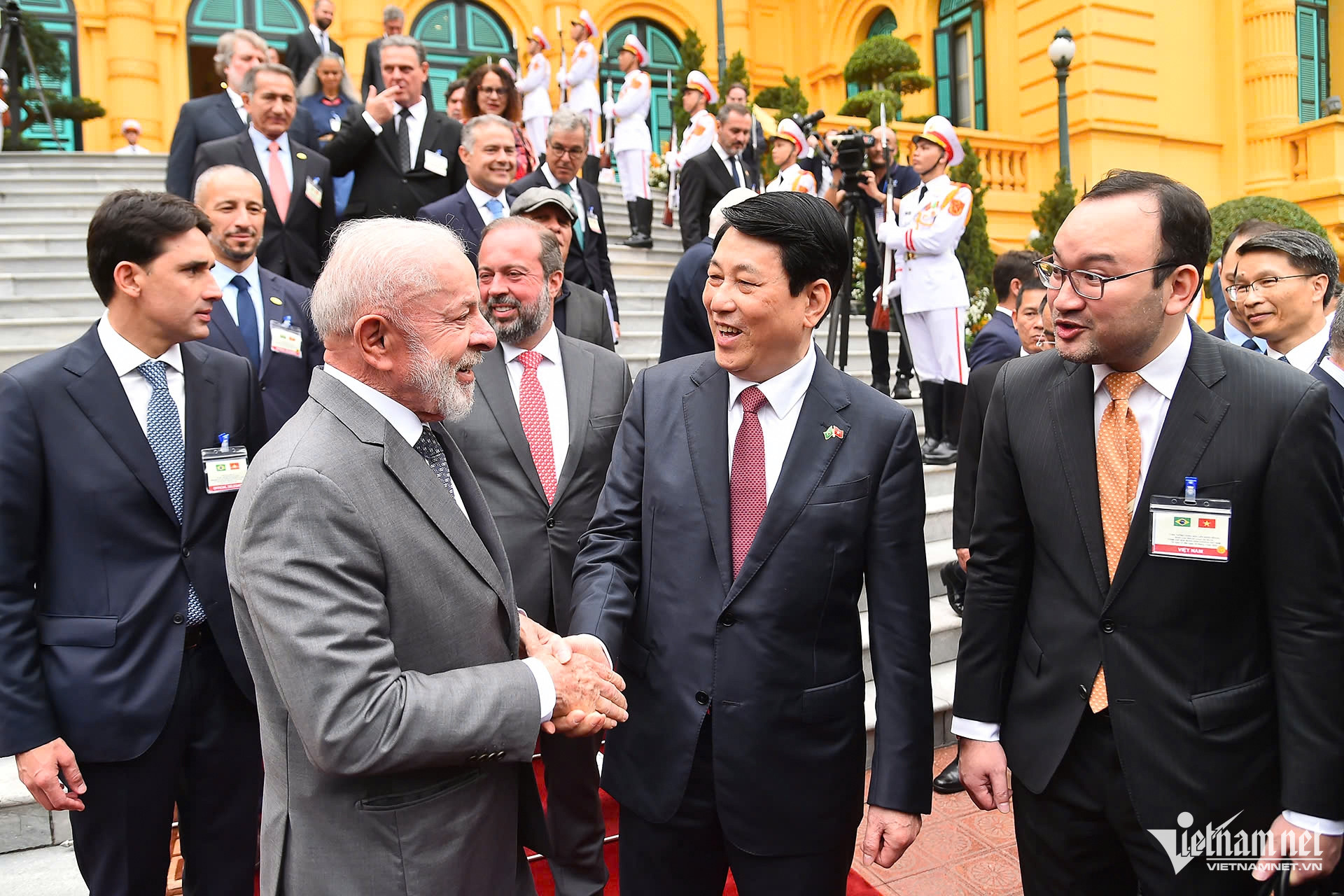 W-Ký kết, họp báo 10.jpg
