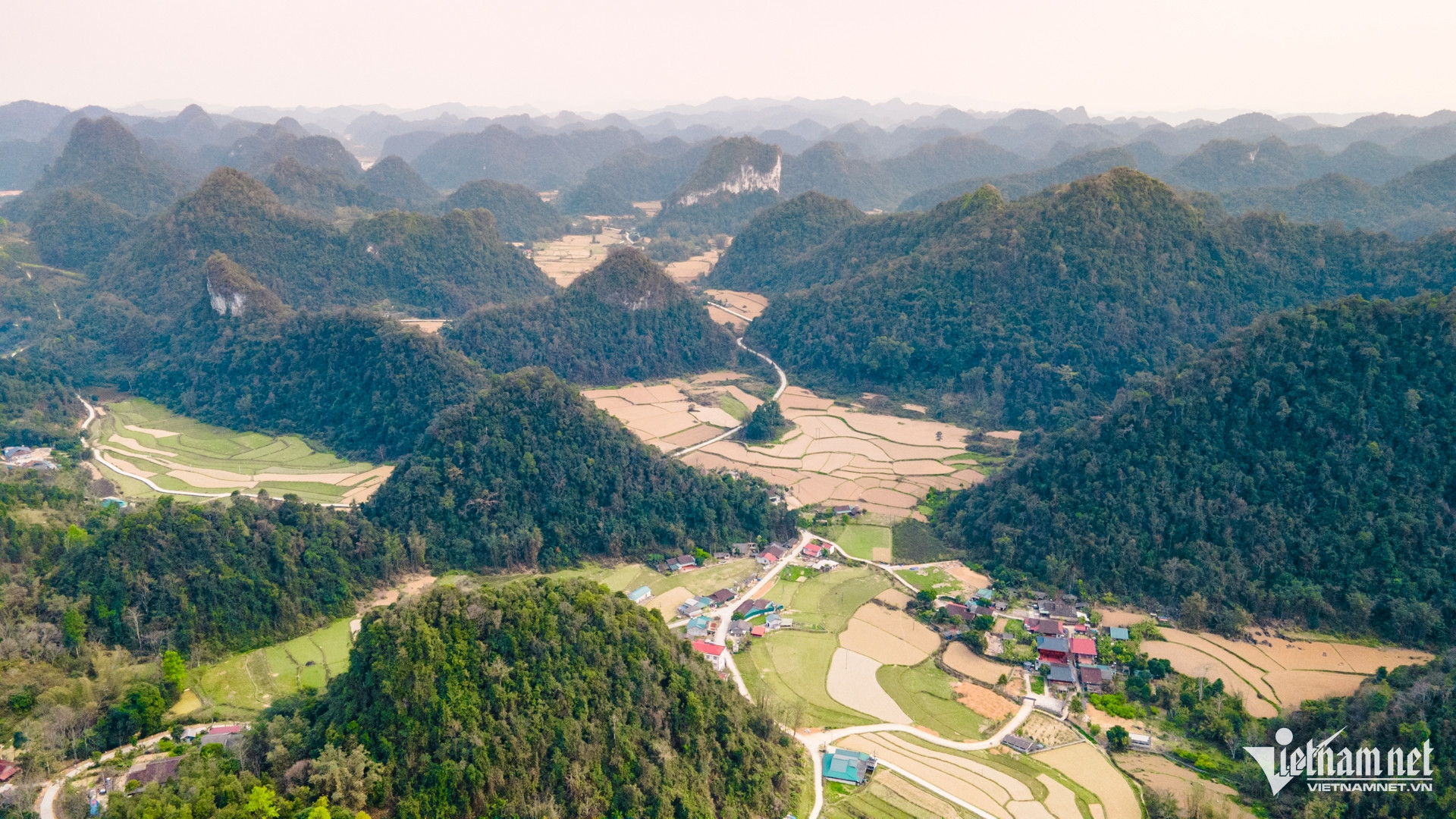 W-trong hoi   dan toc thieu so 26.jpg