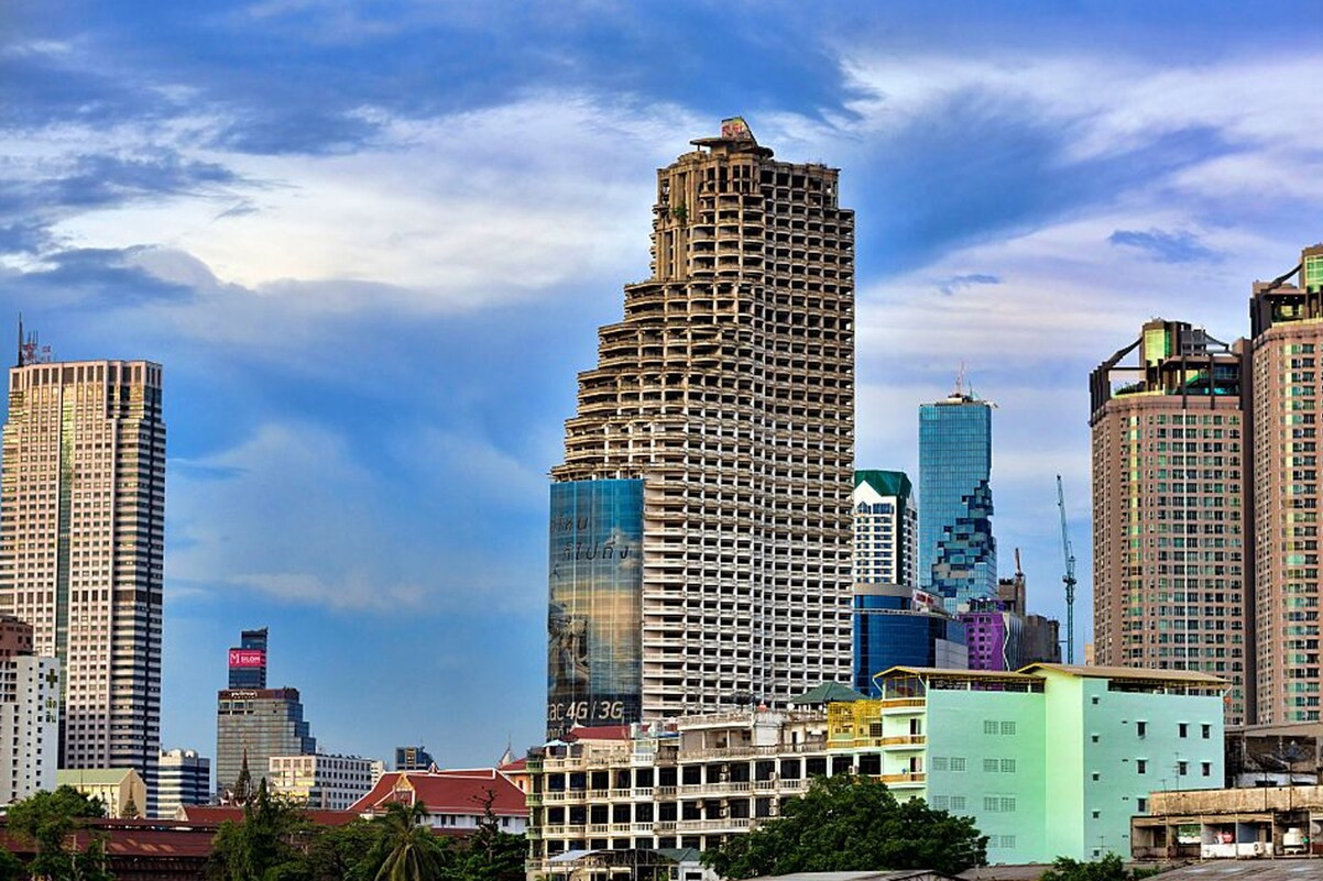 Bí ẩn ‘tháp ma’ xây từ năm 1990 trụ vững trong động đất