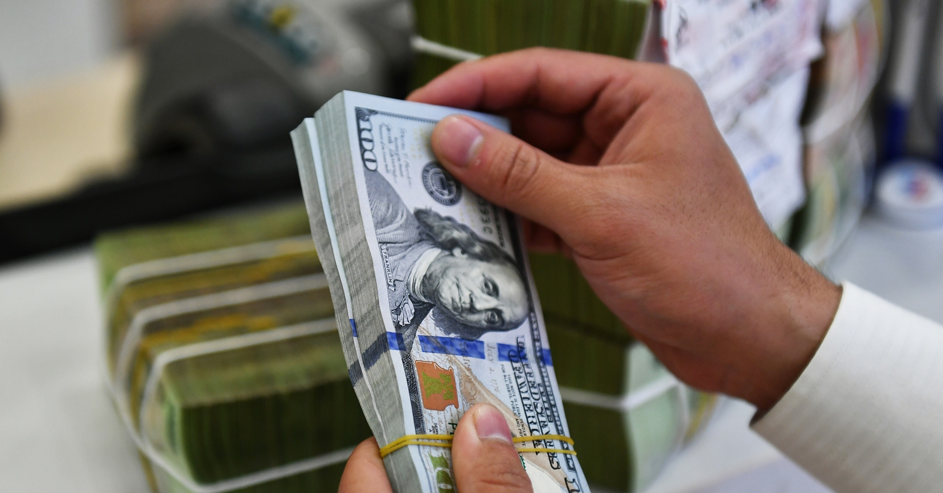 Gửi tiền dưới 6 tháng, lãi suất huy động nhà băng nào cao nhất?