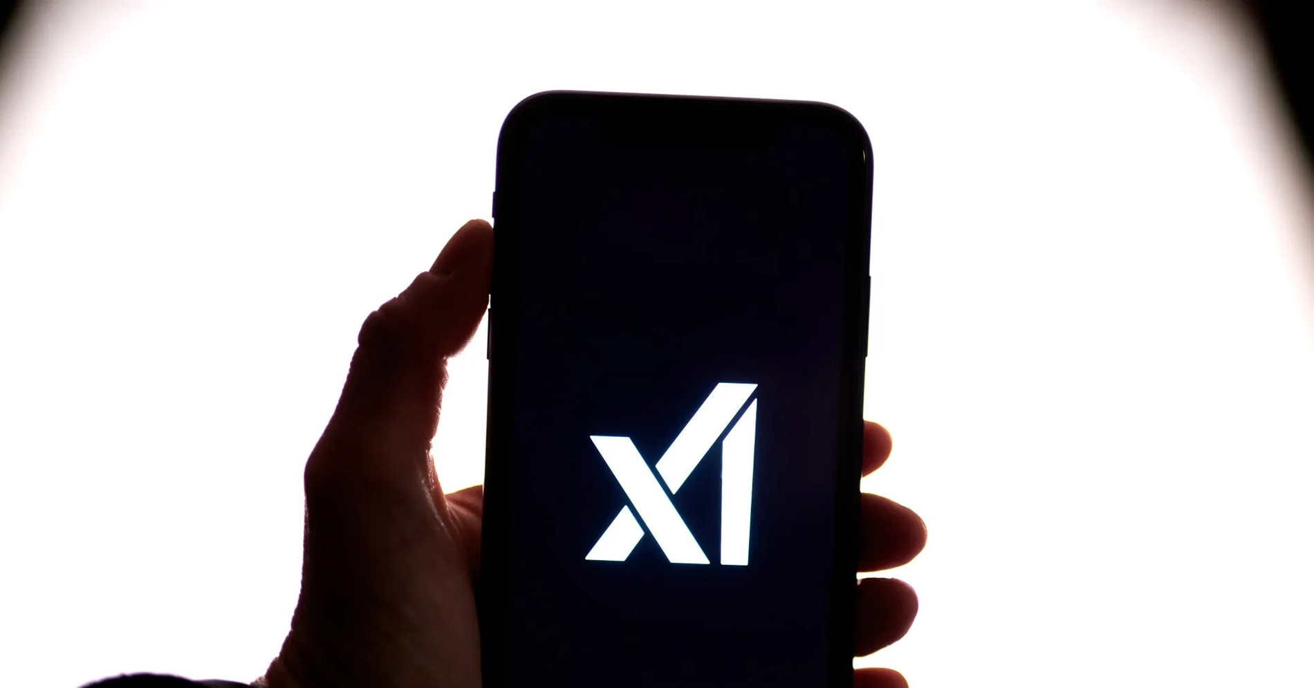 Hai công ty của Elon Musk mua lại nhau