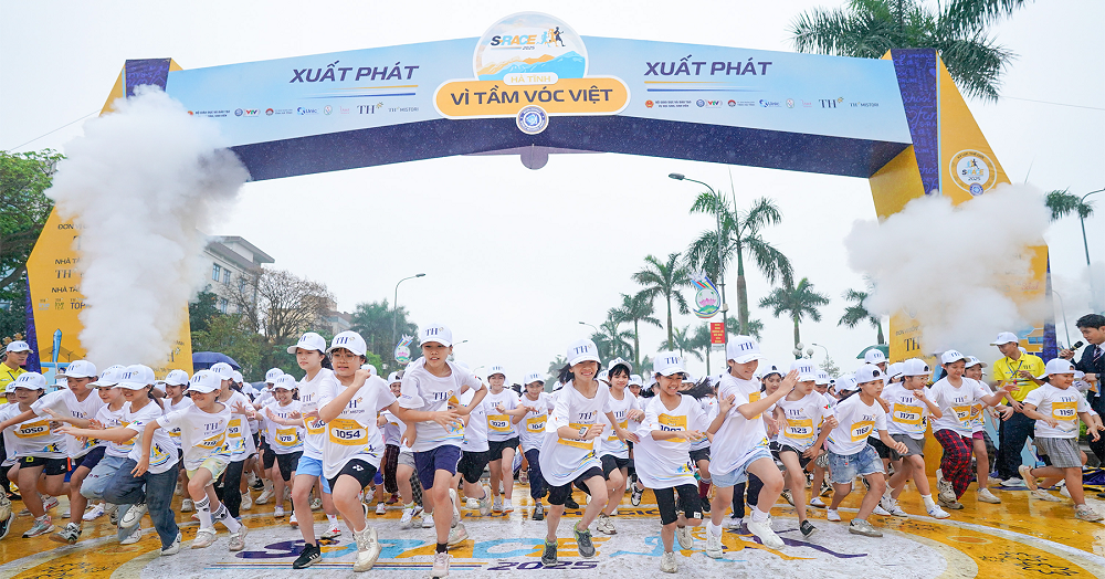 S-Race 2025 khởi động tại Hà Tĩnh, thu hút hàng nghìn học sinh