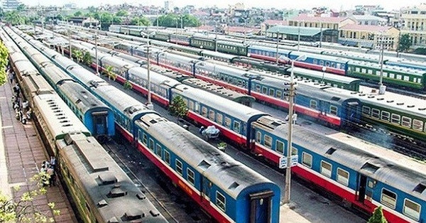 Thủ tướng: Xây dựng tập đoàn lớn ngành đường sắt, sản xuất được toa xe, đầu máy