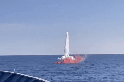 Video tàu ngầm Nga phóng tên lửa Kalibr tấn công mục tiêu cách 1.000km